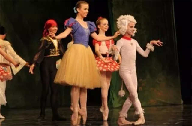 【叮当会员五折购】没有看过白雪公主跳芭蕾怎么能叫童年？